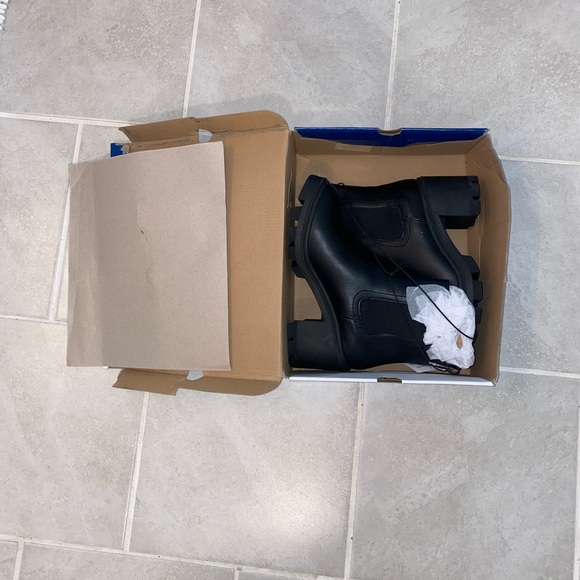 Arizona Jean Co Womens Masin Block Heel Chelsea Boots - Picture 5 of 6